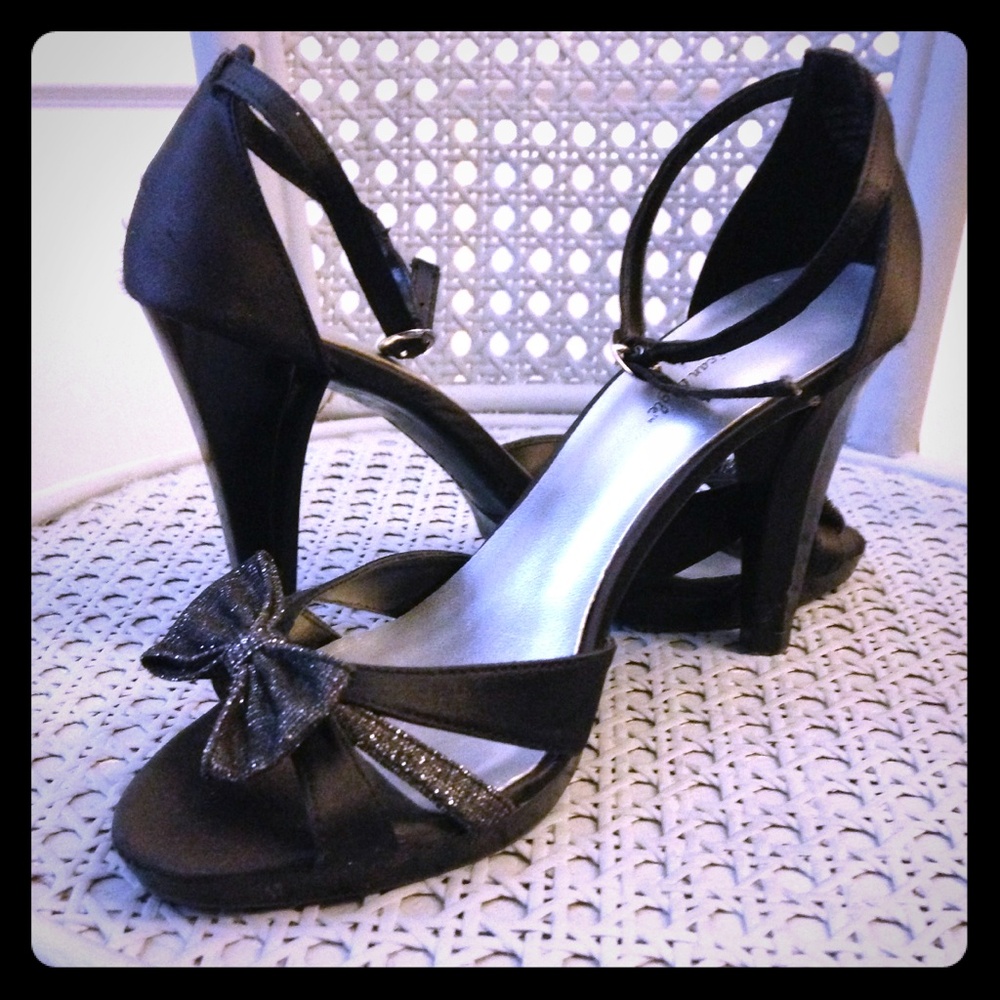 American Eagle Outfitters Black Heels with Bow